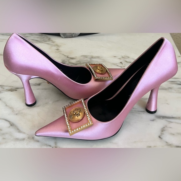 VERSACE Biggie Pink Satin Pointed Toe Crystal Medusa Plaque Pump Heels - Picture 12 of 13